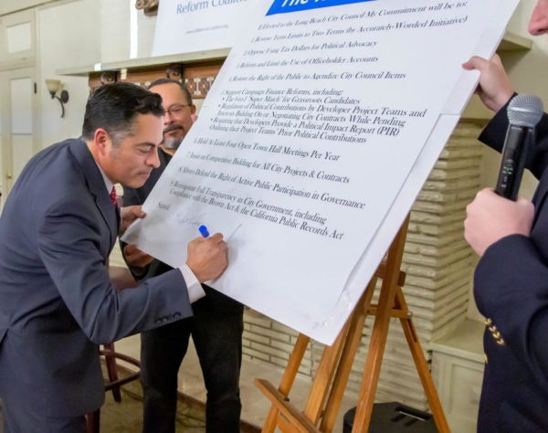 Juan Ovalle signing Long Beach Reform Pledge